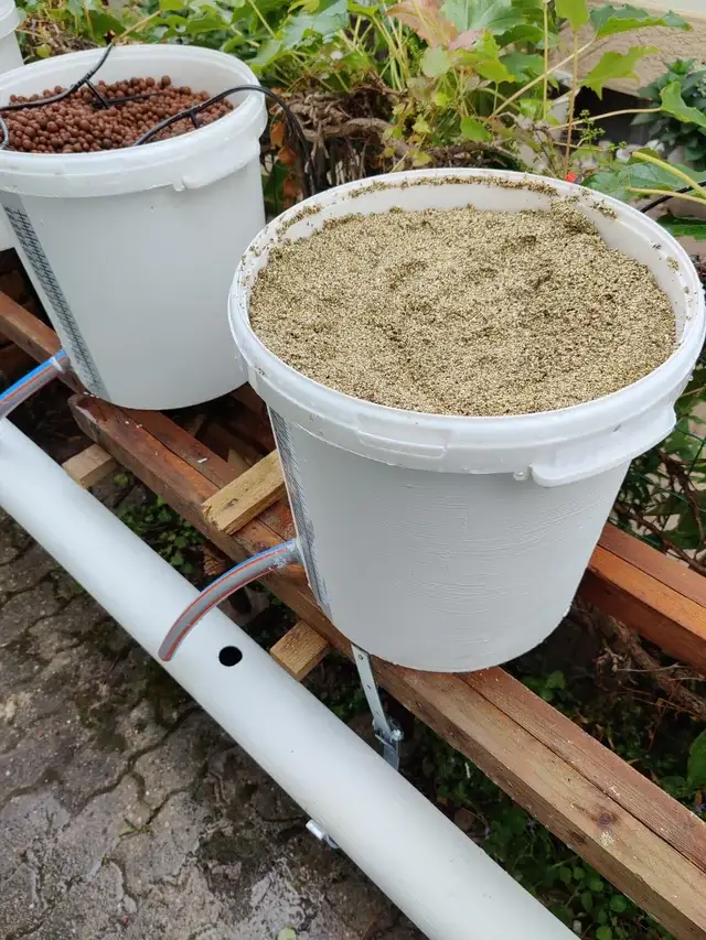 Vermiculite in Hydroponics |  Vermiculite vs Perlite